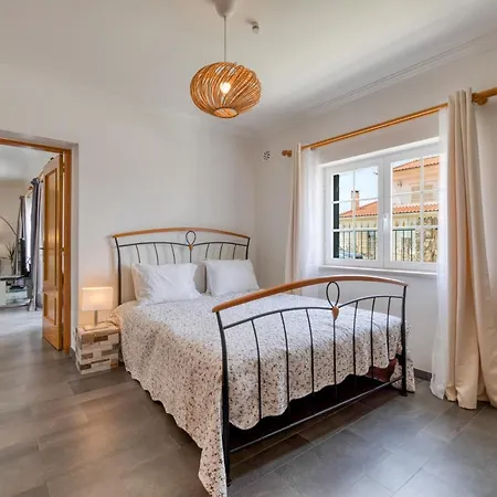 Вилла Casa Branca - With Private Pool & Big Garden Ribamar (Lourinha)